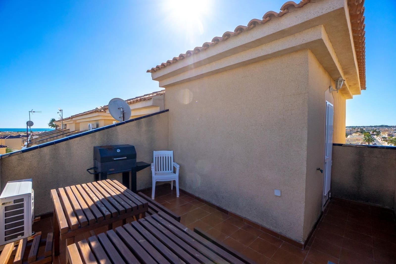 3 makuuhuone Rivitalo myytävänä paikassa Orihuela Costa mukana uima-altaan - 195 000 € (Ref: 9739012)