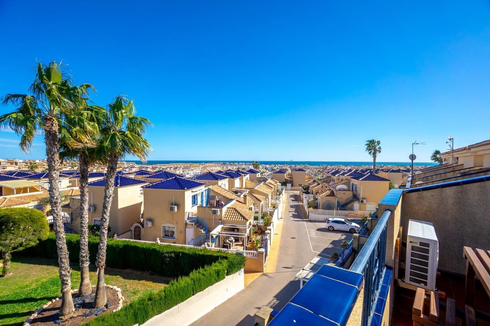 3 makuuhuone Rivitalo myytävänä paikassa Orihuela Costa mukana uima-altaan - 195 000 € (Ref: 9739012)