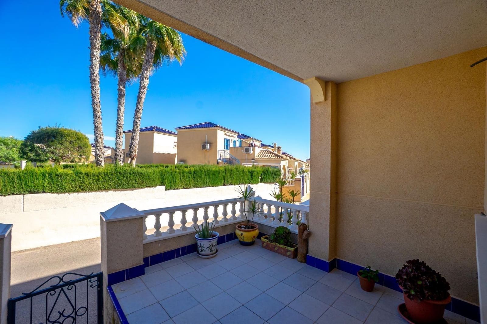 3 makuuhuone Rivitalo myytävänä paikassa Orihuela Costa mukana uima-altaan - 195 000 € (Ref: 9739012)