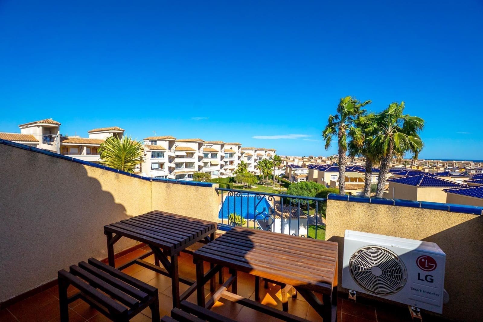 3 makuuhuone Rivitalo myytävänä paikassa Orihuela Costa mukana uima-altaan - 195 000 € (Ref: 9739012)