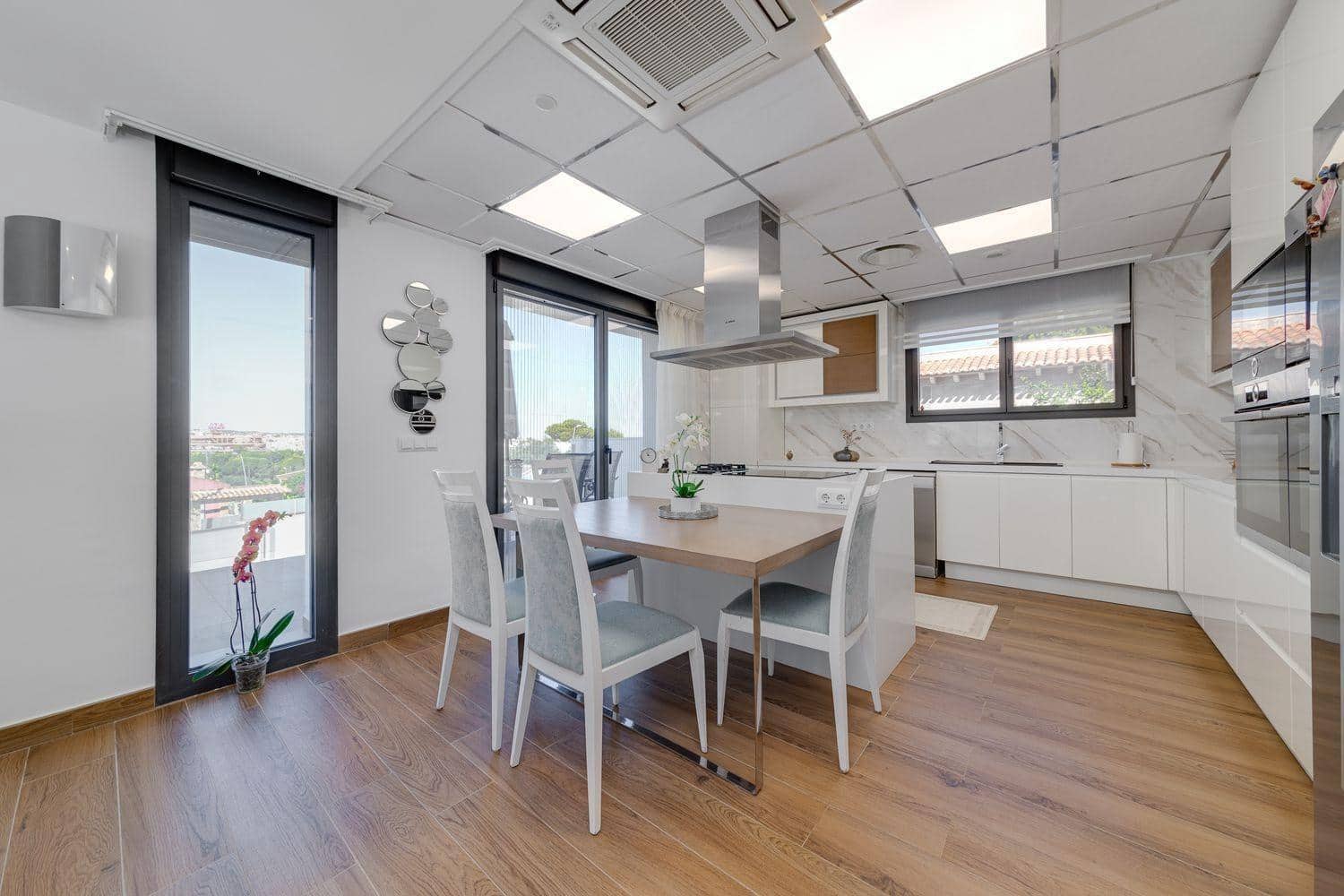 4 chambre Villa/Maison à vendre à Torrevieja avec piscine garage - 1 275 000 € (Ref: 9739014)
