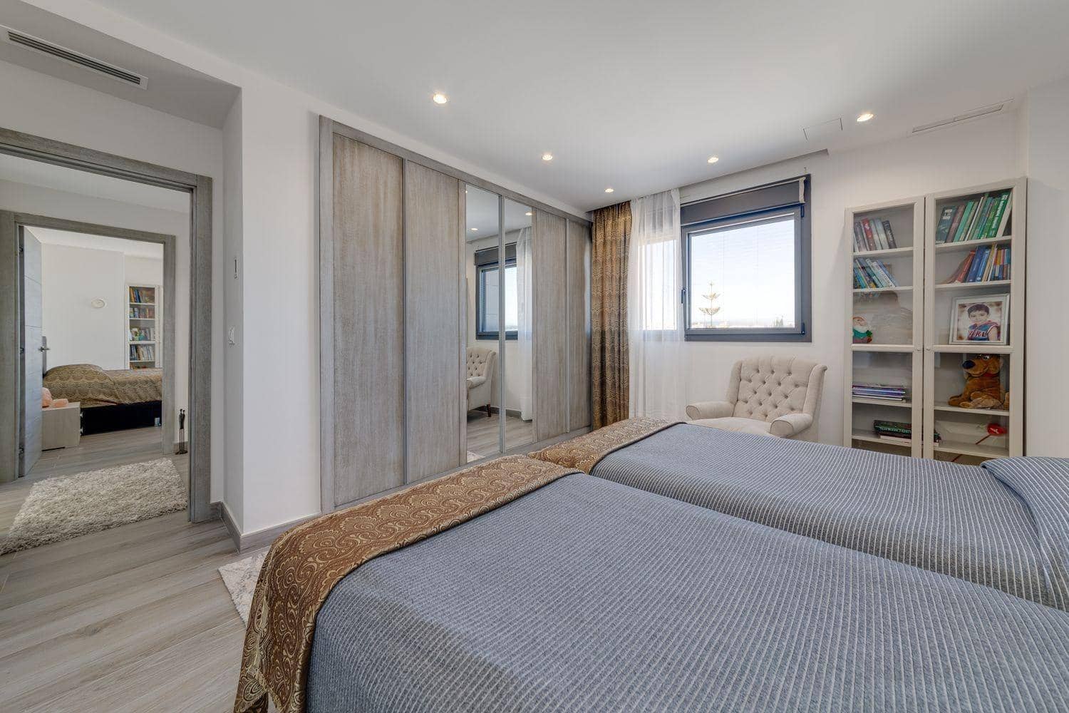 4 chambre Villa/Maison à vendre à Torrevieja avec piscine garage - 1 275 000 € (Ref: 9739014)