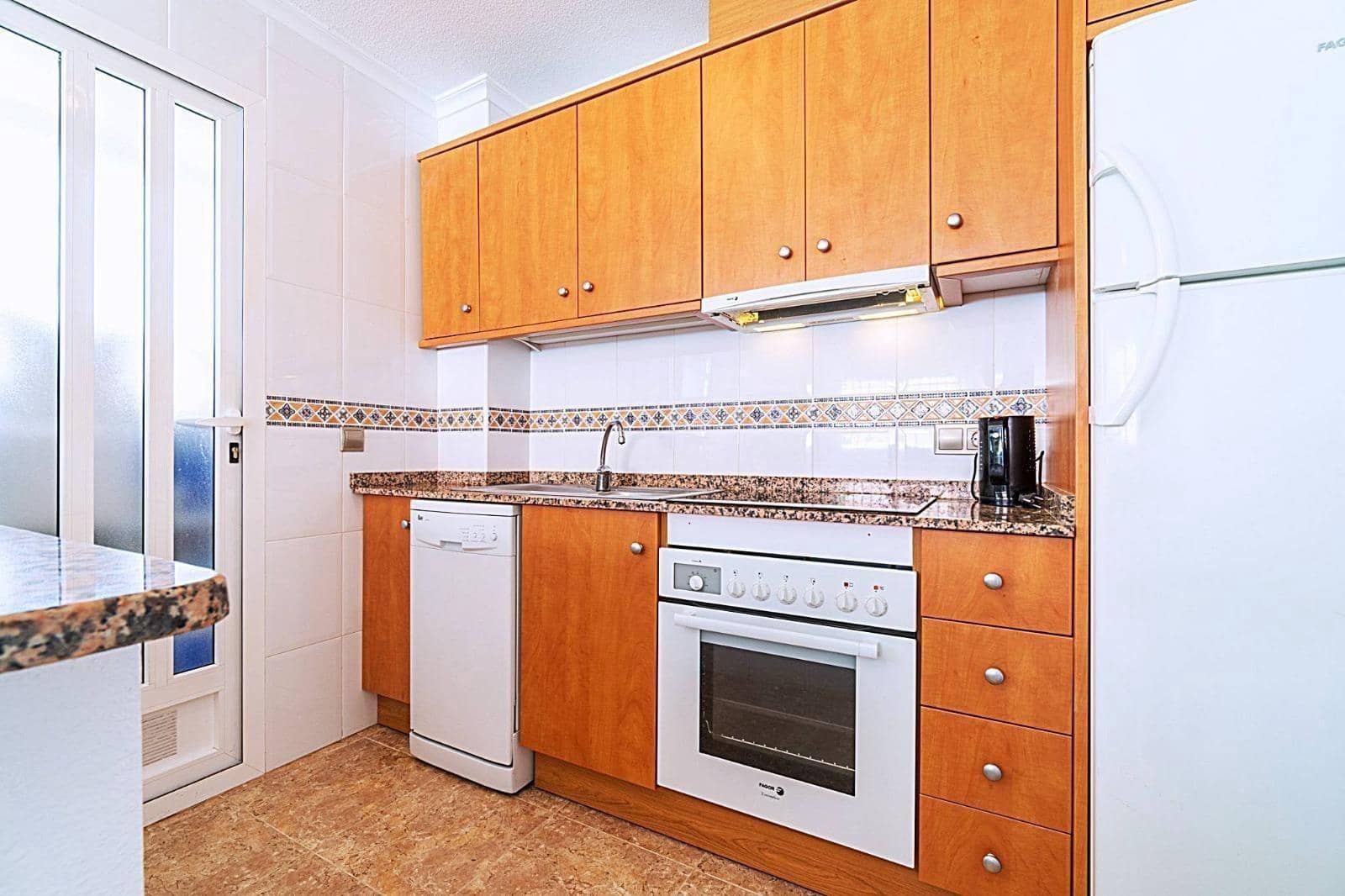 Adosado de 3 habitaciones en Torrevieja en venta con piscina - 195.000 € (Ref: 9739016)