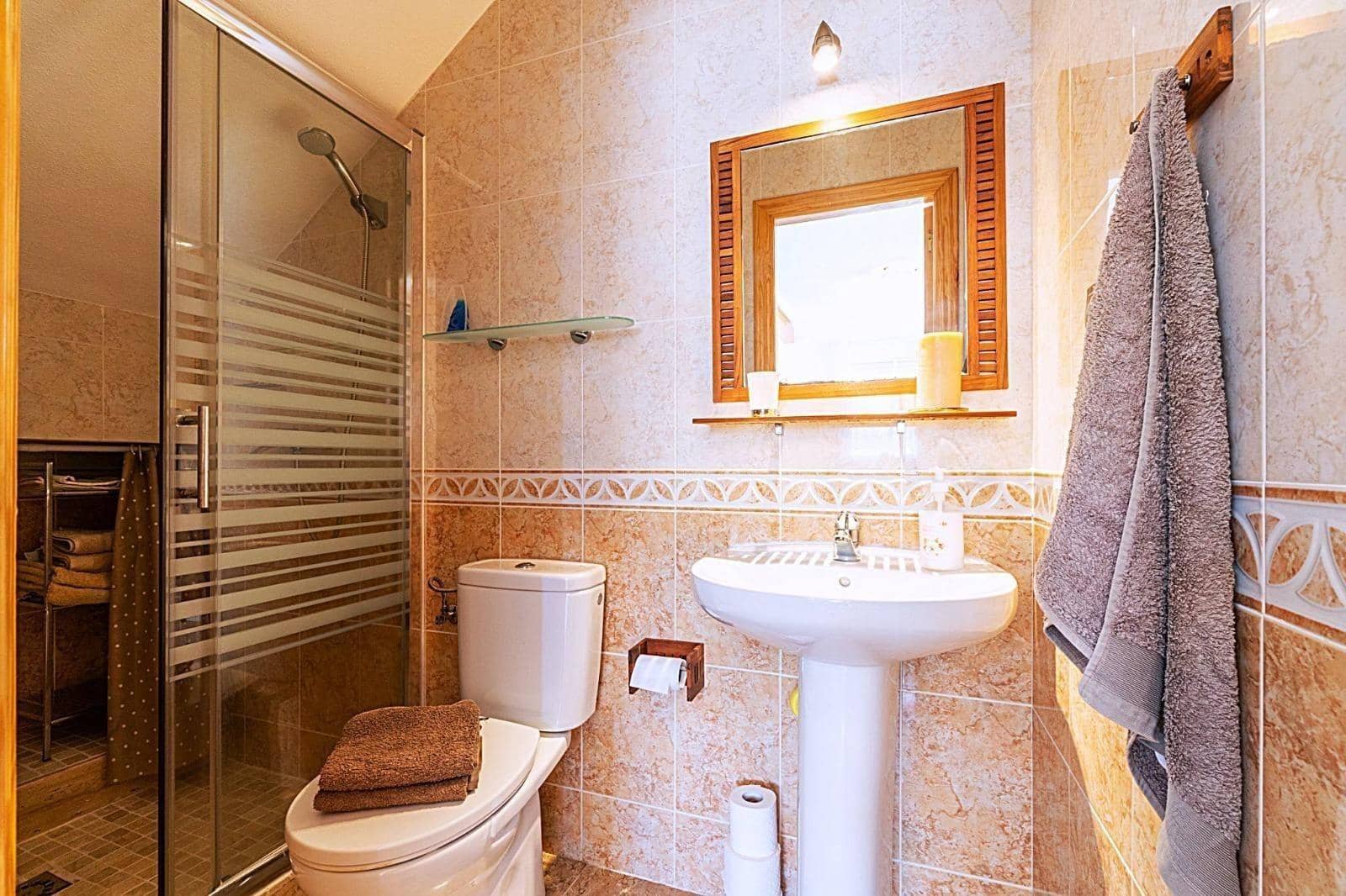 Adosado de 3 habitaciones en Torrevieja en venta con piscina - 195.000 € (Ref: 9739016)