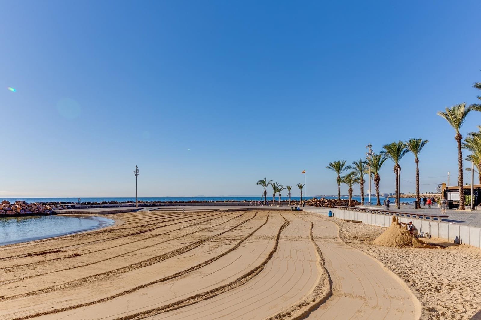 Adosado de 3 habitaciones en Torrevieja en venta con piscina - 195.000 € (Ref: 9739016)