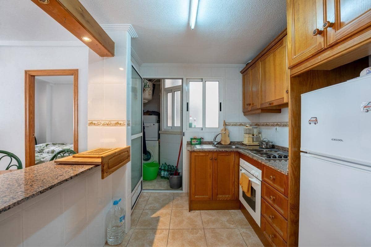 Apartamento de 2 habitaciones en Torrevieja en venta con piscina garaje - 129.900 € (Ref: 9755918)