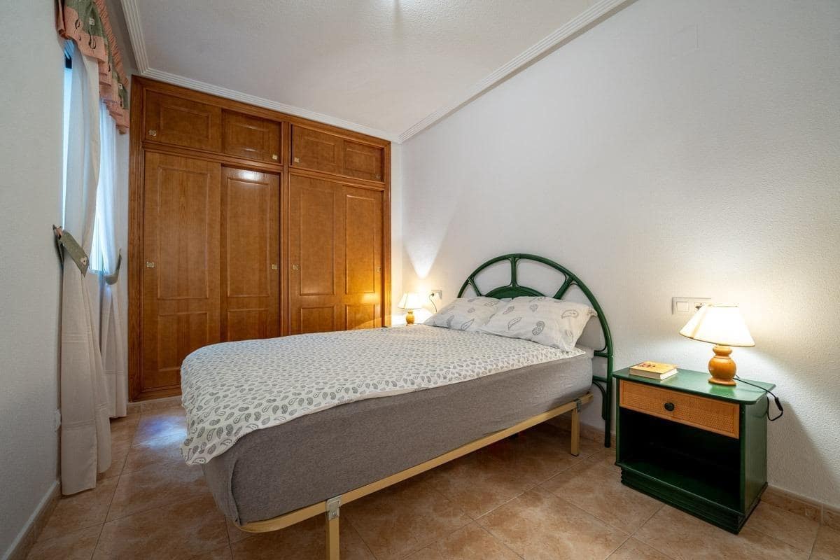 Apartamento de 2 habitaciones en Torrevieja en venta con piscina garaje - 129.900 € (Ref: 9755918)