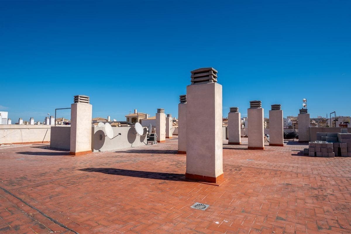 Apartamento de 2 habitaciones en Torrevieja en venta con piscina garaje - 129.900 € (Ref: 9755918)