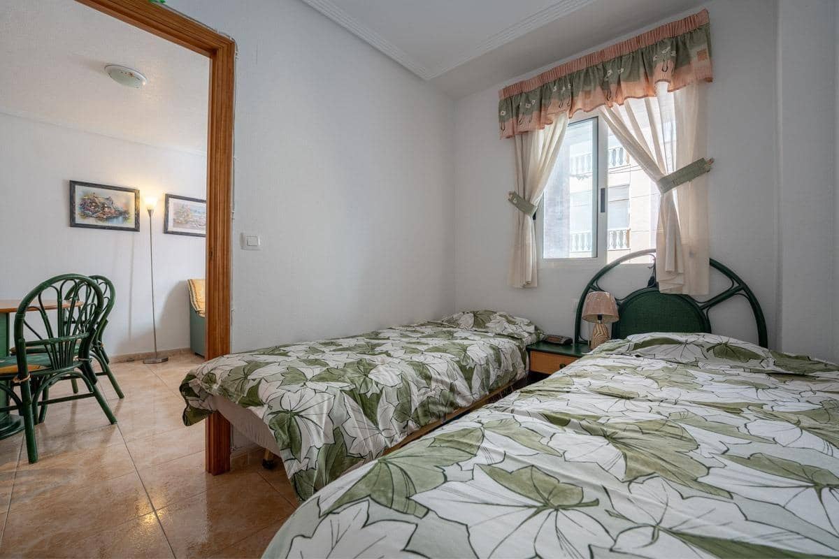 Apartamento de 2 habitaciones en Torrevieja en venta con piscina garaje - 129.900 € (Ref: 9755918)