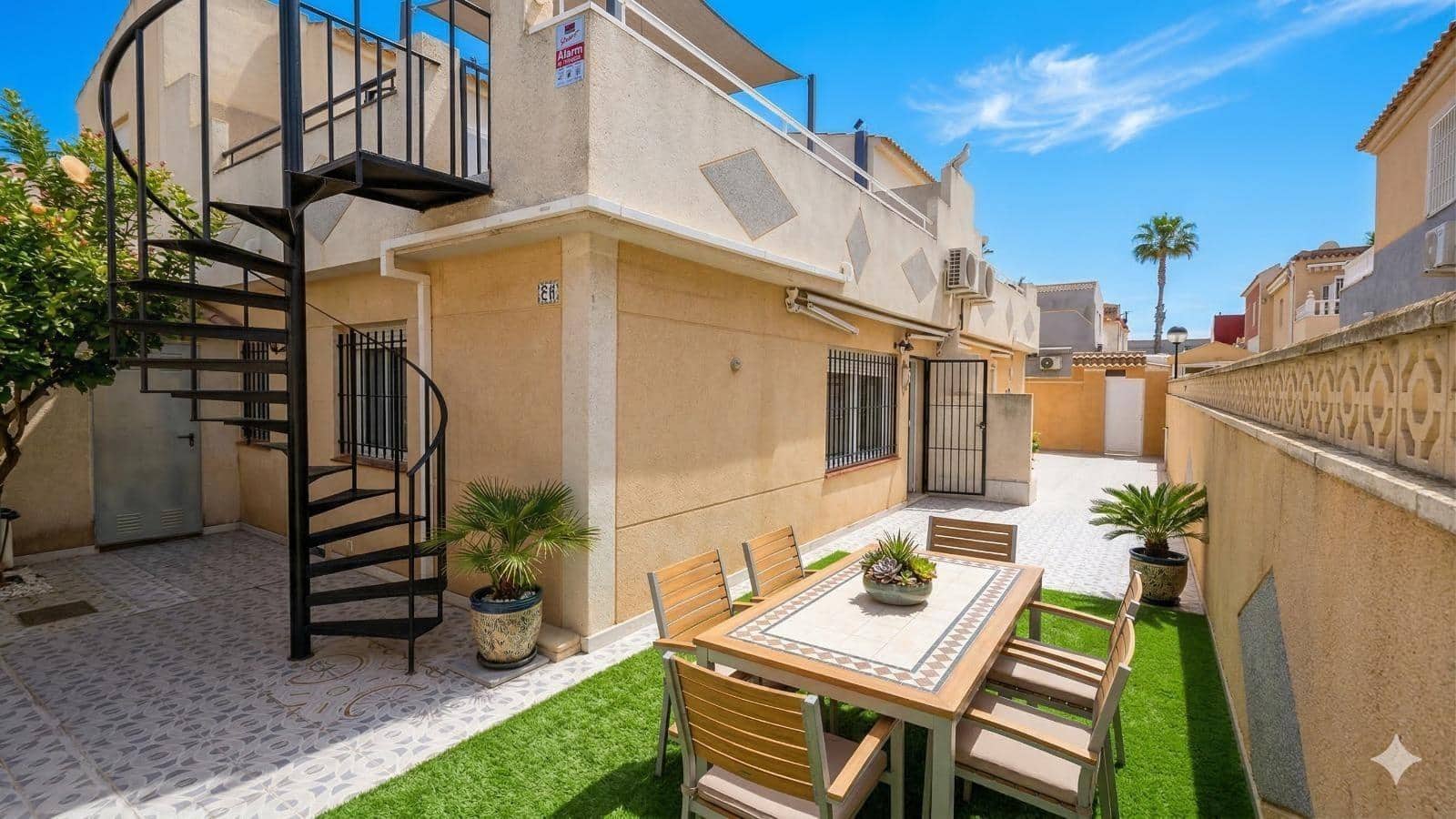 3 soveværelse Bungalow til salg i Torrevieja med swimmingpool - € 180.000 (Ref: 9778349)