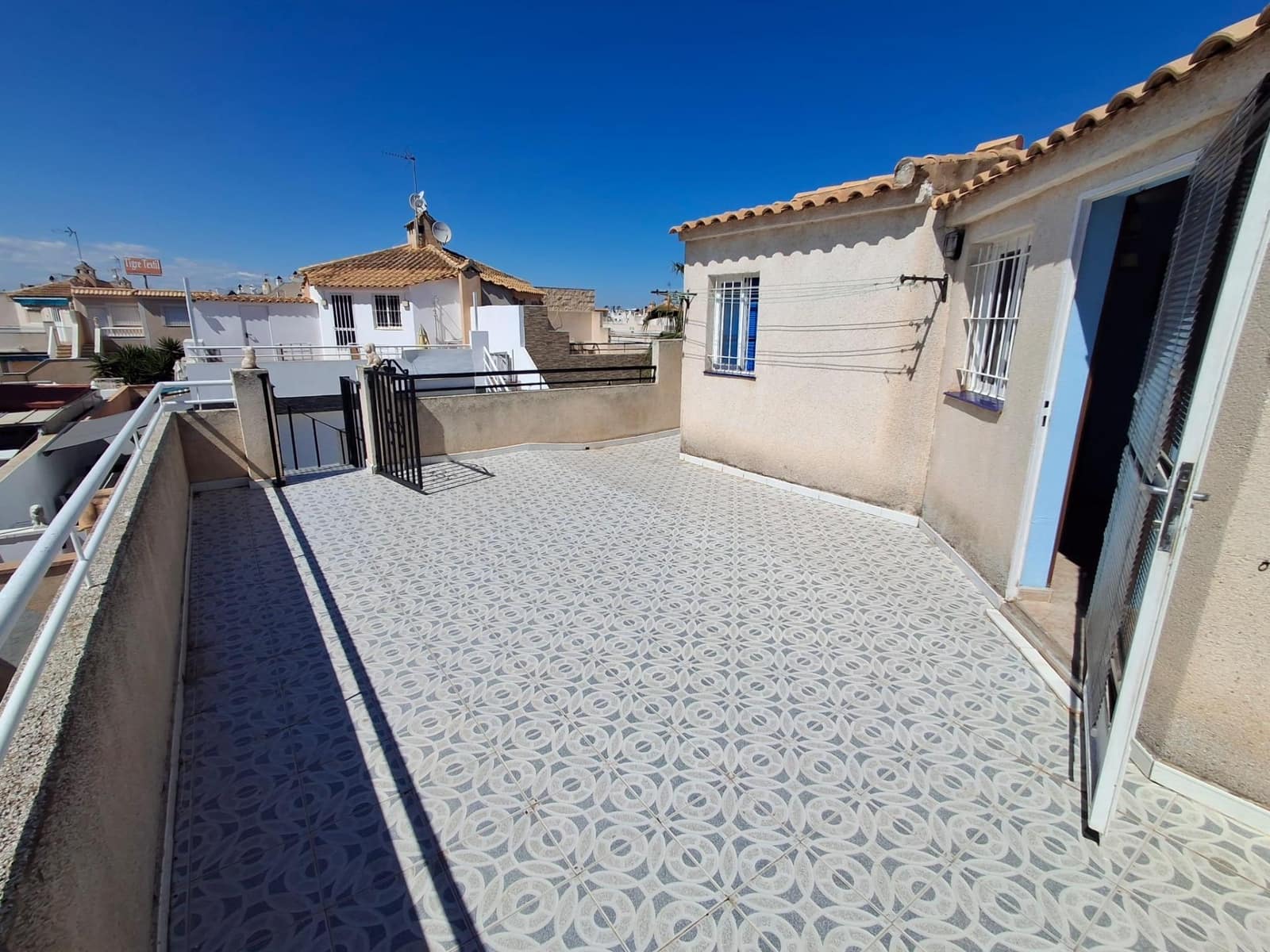 3 soveværelse Bungalow til salg i Torrevieja med swimmingpool - € 180.000 (Ref: 9778349)