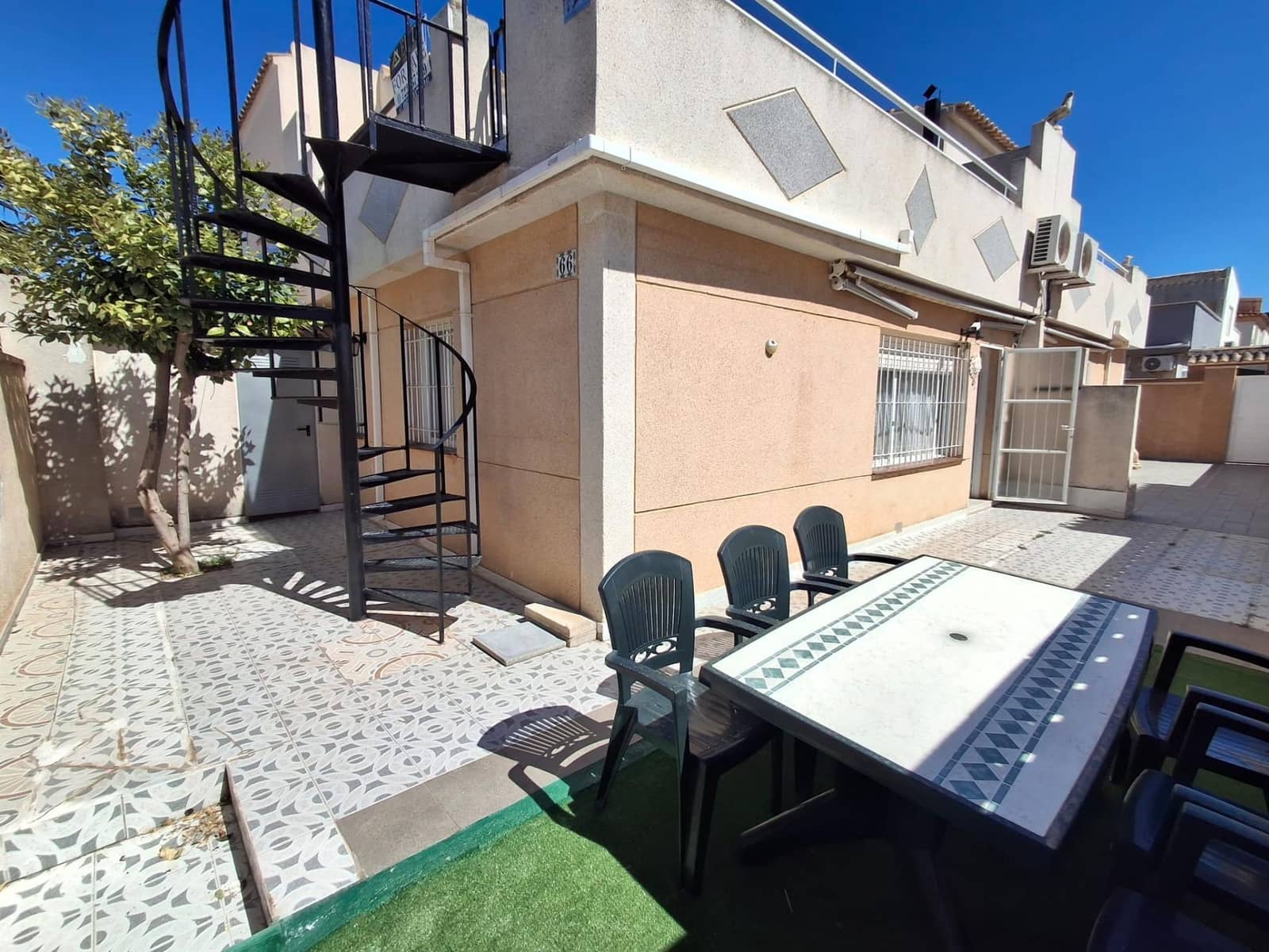 3 soveværelse Bungalow til salg i Torrevieja med swimmingpool - € 180.000 (Ref: 9778349)