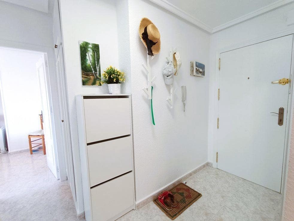 2 makuuhuone Huoneisto myytävänä paikassa Torrevieja mukana uima-altaan - 135 000 € (Ref: 9791247)