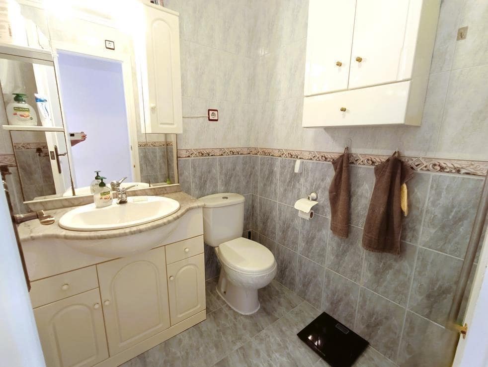 2 makuuhuone Huoneisto myytävänä paikassa Torrevieja mukana uima-altaan - 135 000 € (Ref: 9791247)