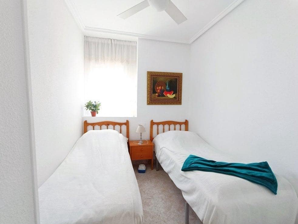 2 makuuhuone Huoneisto myytävänä paikassa Torrevieja mukana uima-altaan - 135 000 € (Ref: 9791247)