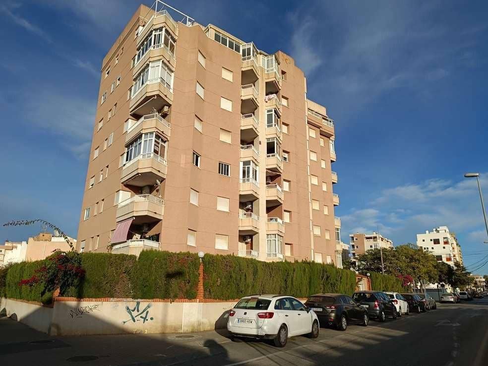 2 makuuhuone Huoneisto myytävänä paikassa Torrevieja mukana uima-altaan - 135 000 € (Ref: 9791247)