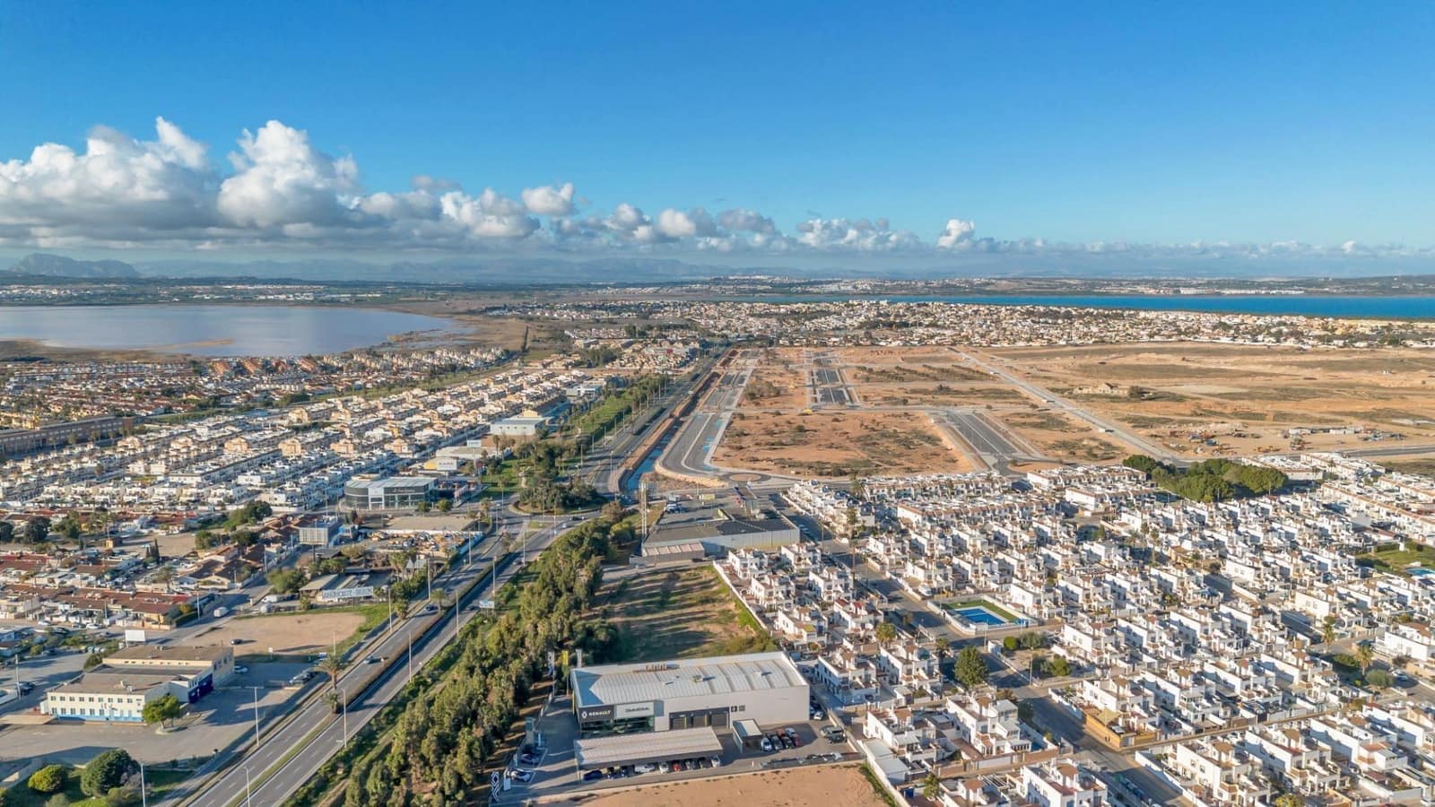 3 soveværelse Villa til salg i La Siesta med swimmingpool garage - € 380.000 (Ref: 9791248)