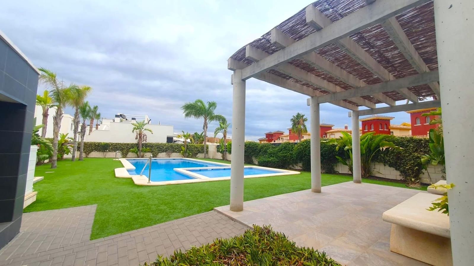 3 soveværelse Byhus til salg i Orihuela Costa med swimmingpool garage - € 330.000 (Ref: 9808178)