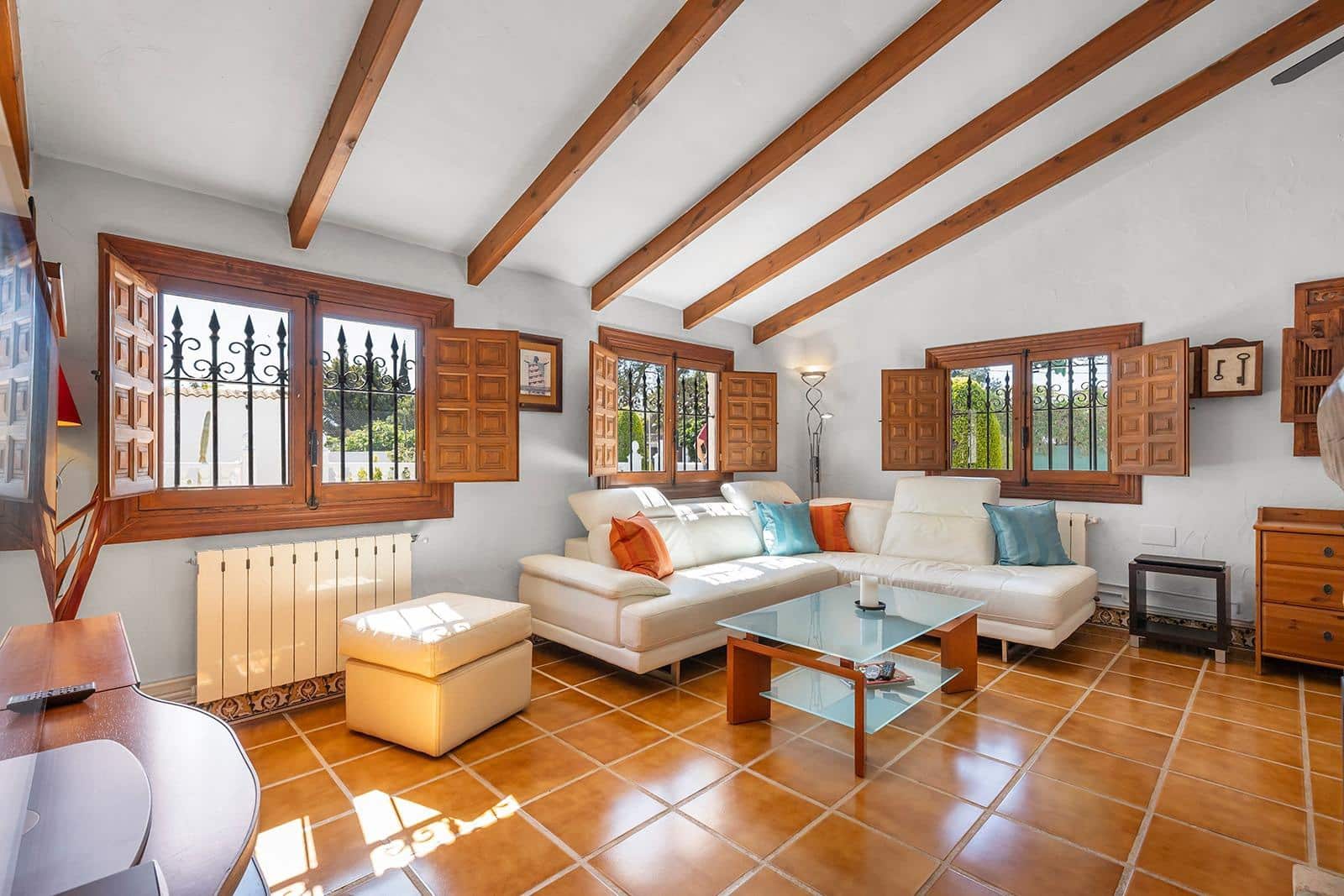 3 soveværelse Villa til salg i Orihuela Costa med swimmingpool garage - € 499.000 (Ref: 9812297)