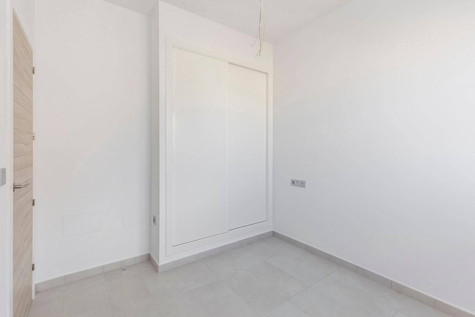 3 slaapkamer Villa te koop in Orihuela Costa met zwembad - € 319.000 (Ref: 9812299)