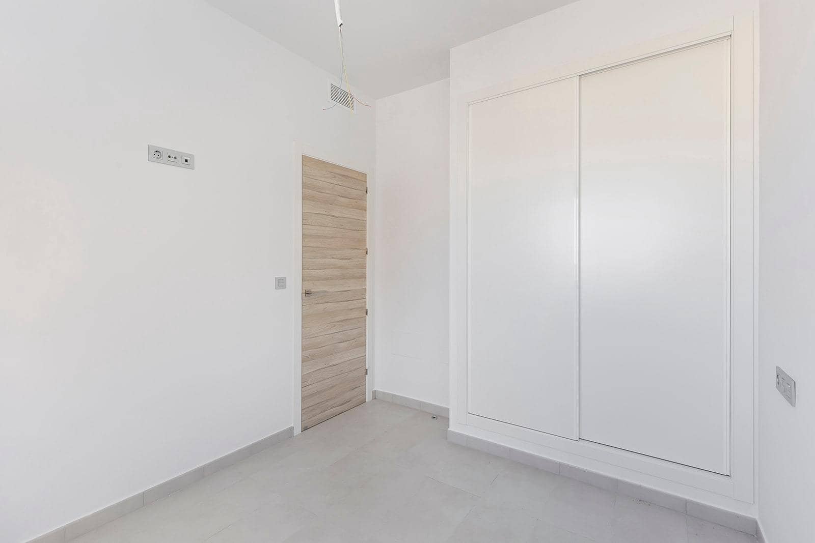 3 slaapkamer Villa te koop in Orihuela Costa met zwembad - € 319.000 (Ref: 9812299)