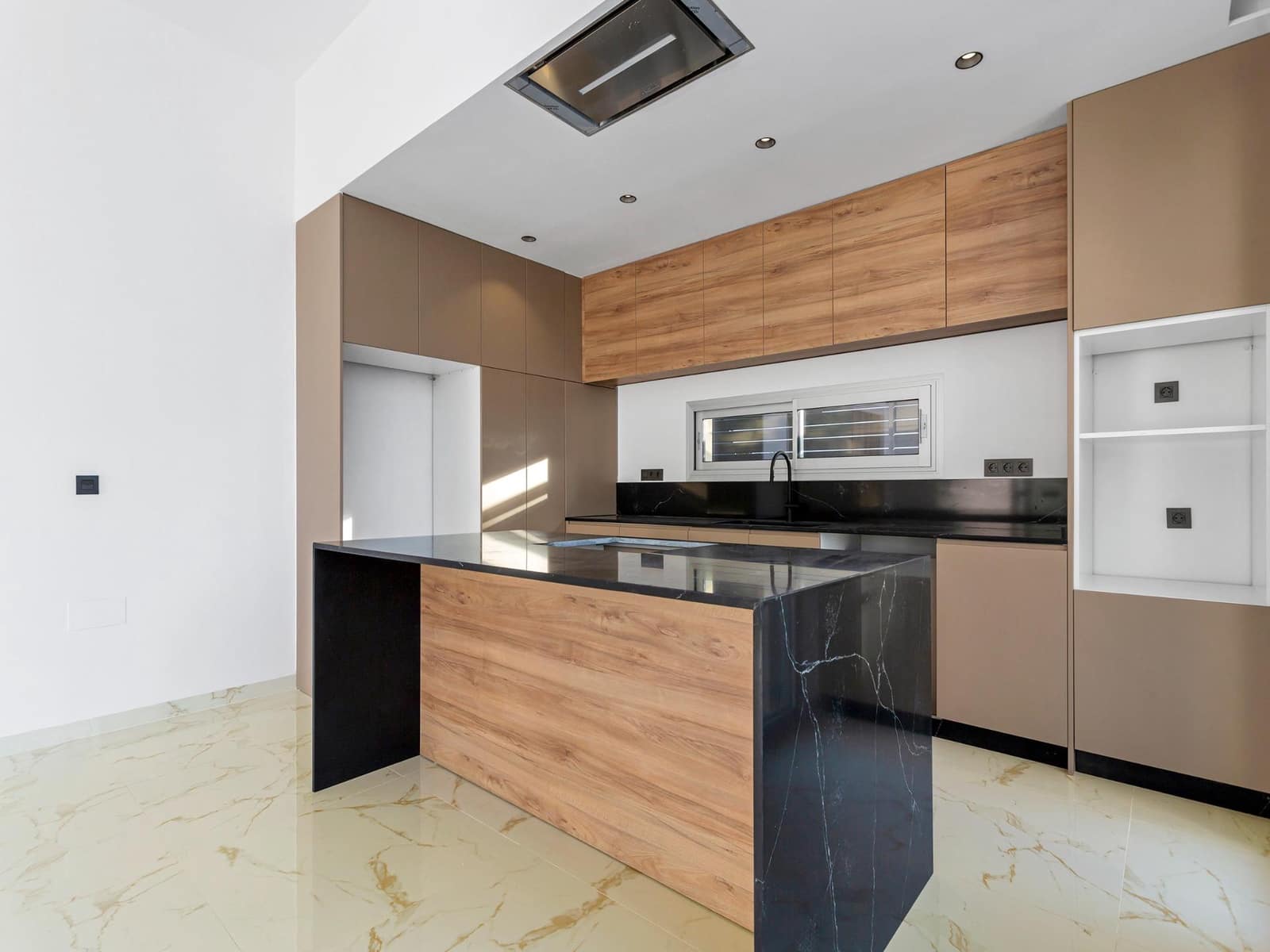 3 makuuhuone Huvila myytävänä paikassa Los Balcones mukana uima-altaan - 700 000 € (Ref: 9820391)