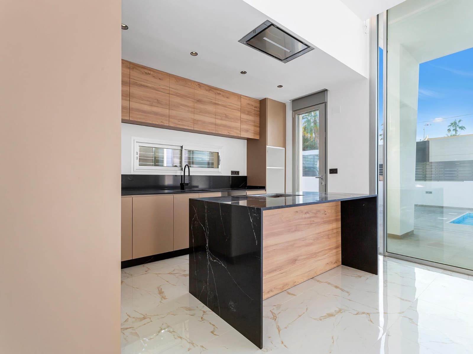 3 makuuhuone Huvila myytävänä paikassa Los Balcones mukana uima-altaan - 700 000 € (Ref: 9820391)