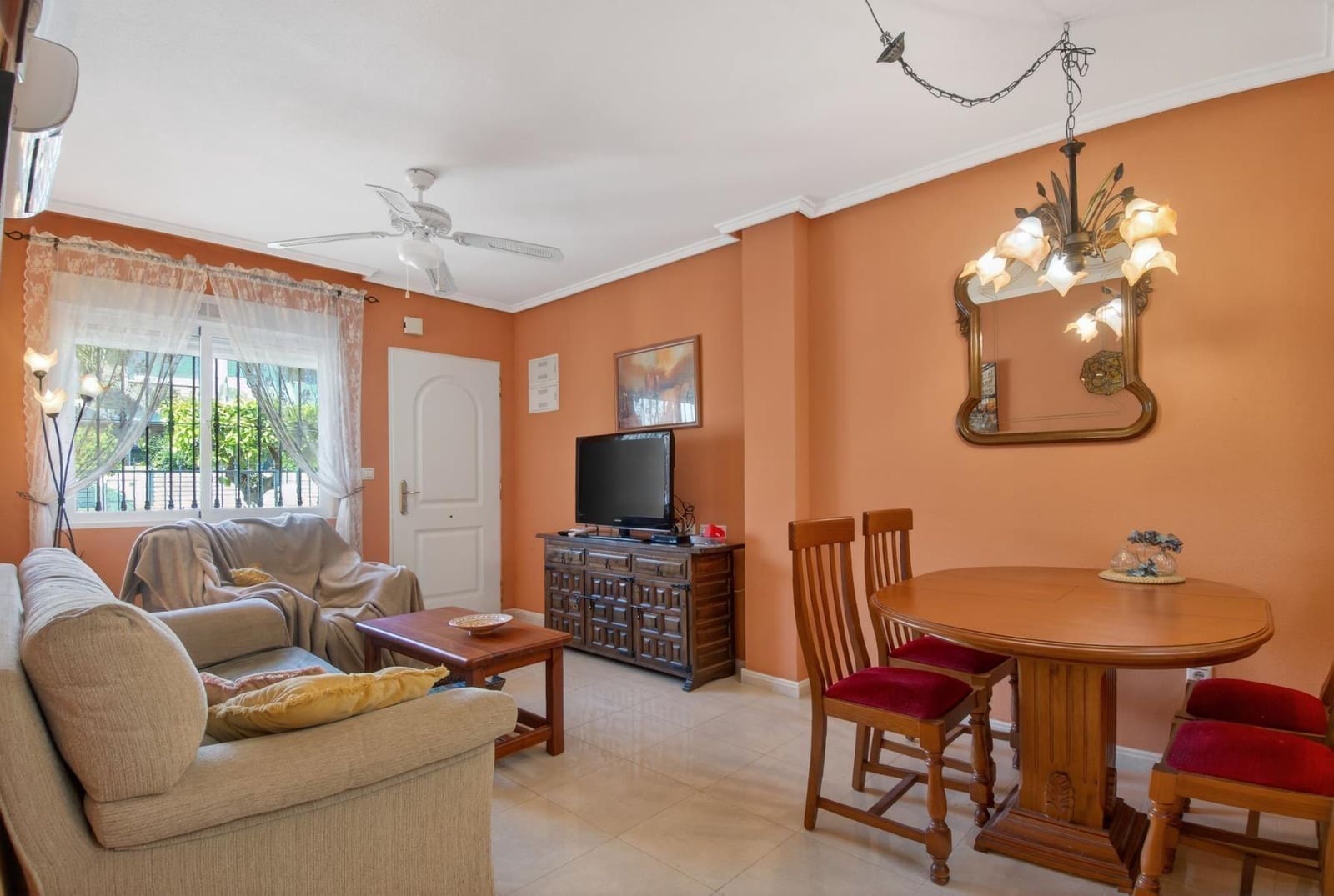 3 Zimmer Bungalow zu verkaufen in Torrevieja mit Pool - 219.000 € (Ref: 9820393)