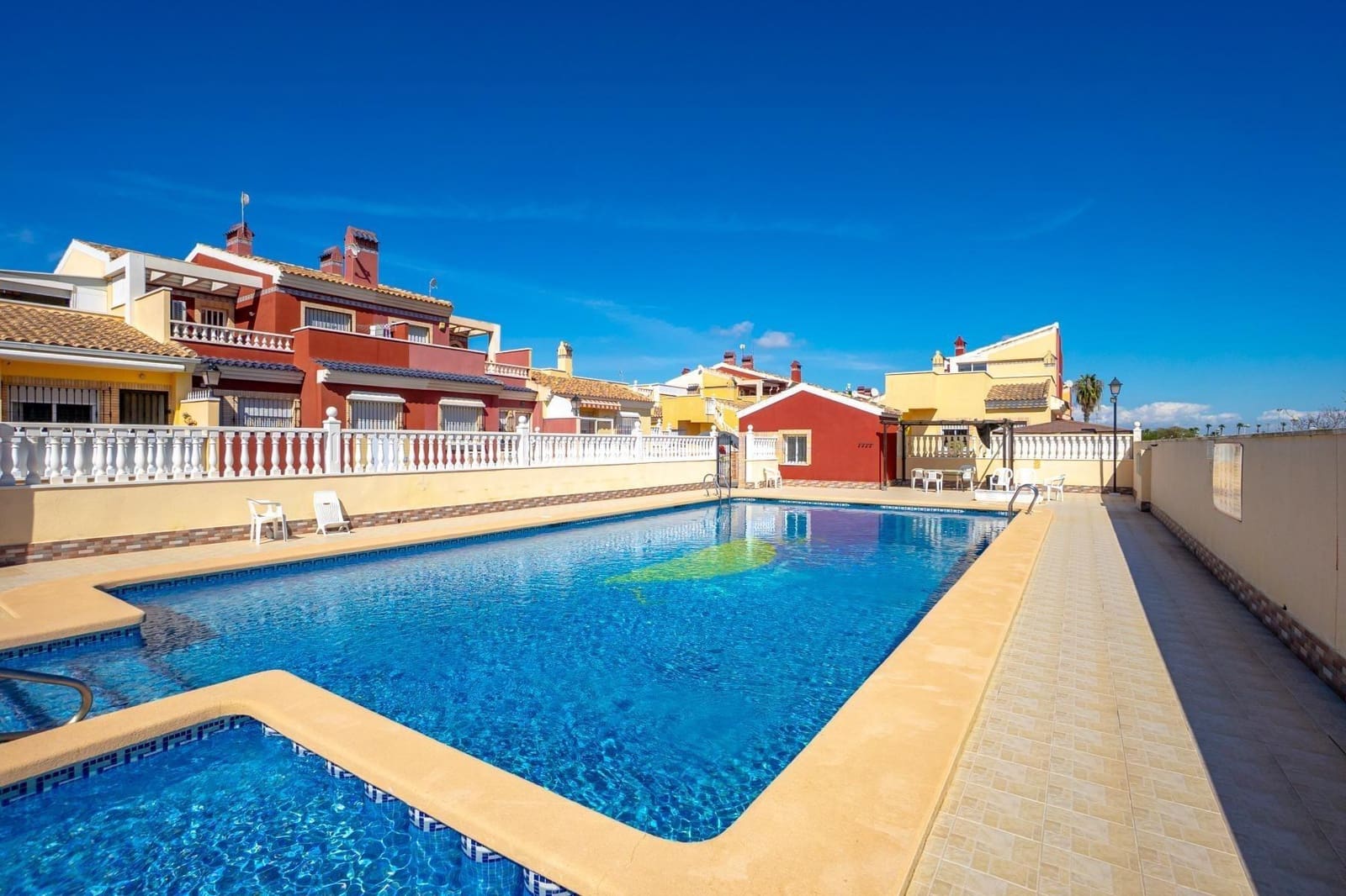 3 Zimmer Bungalow zu verkaufen in Torrevieja mit Pool - 219.000 € (Ref: 9820393)