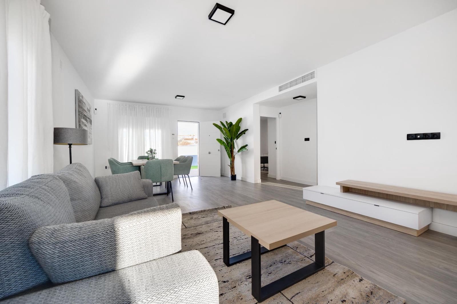 4 makuuhuone Huvila myytävänä paikassa Torrevieja mukana uima-altaan - 399 990 € (Ref: 9825045)