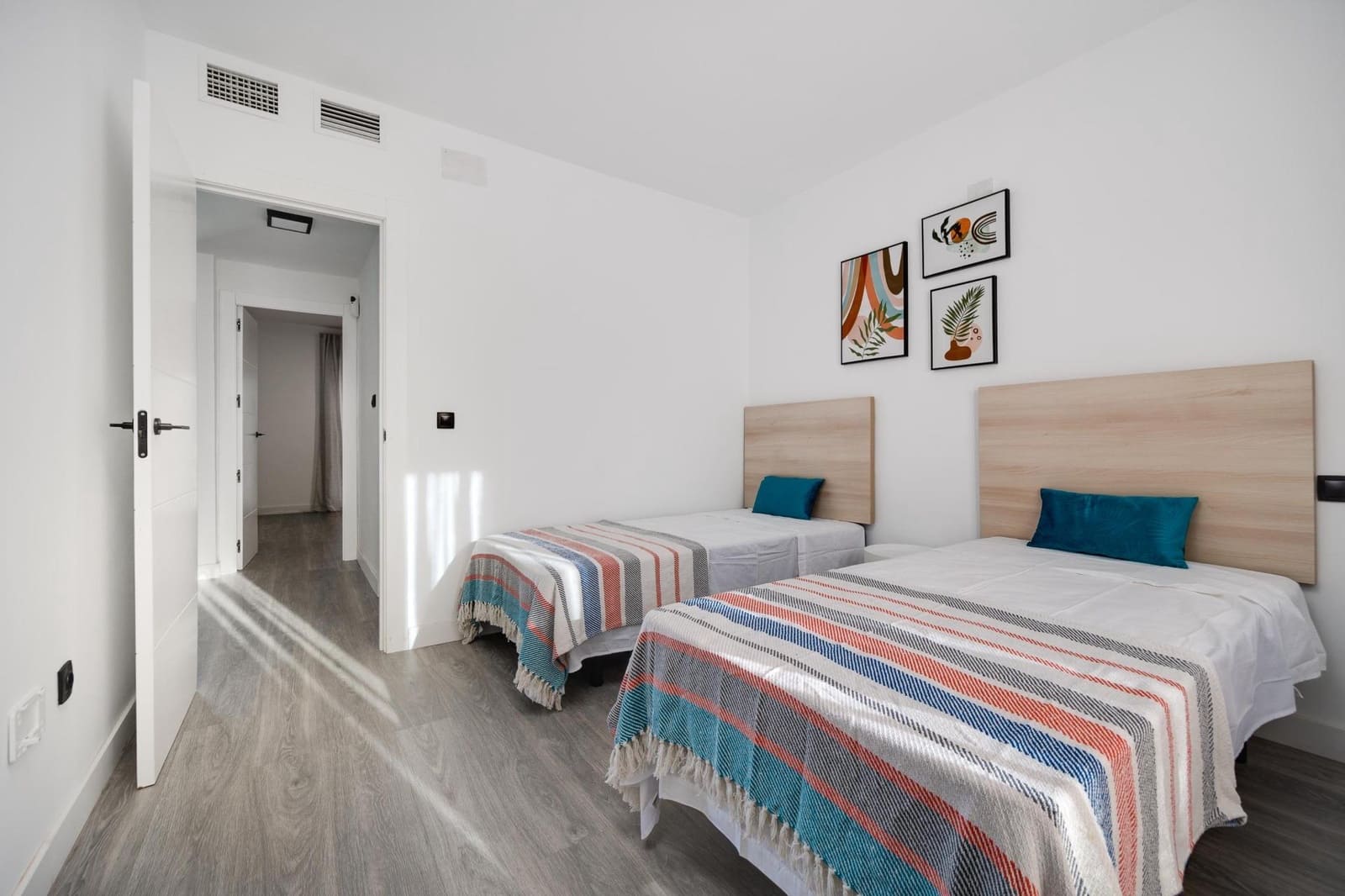 4 makuuhuone Huvila myytävänä paikassa Torrevieja mukana uima-altaan - 399 990 € (Ref: 9825045)