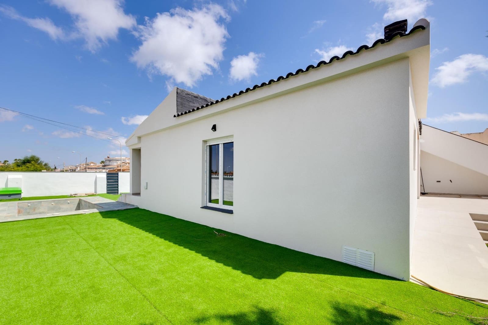 4 makuuhuone Huvila myytävänä paikassa Torrevieja mukana uima-altaan - 399 990 € (Ref: 9825045)