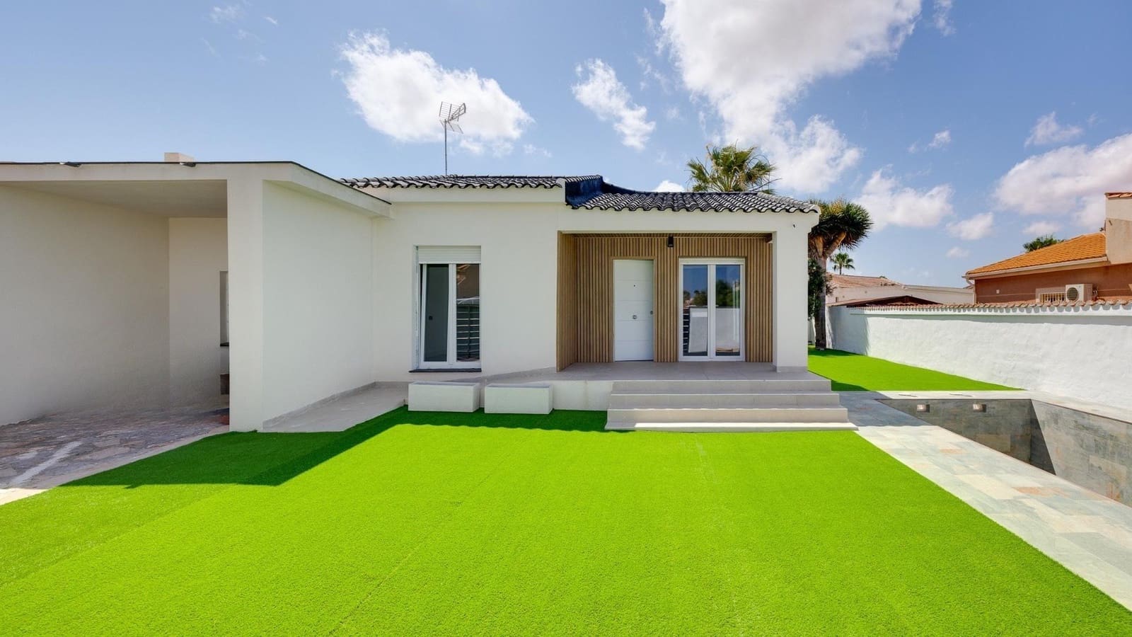 4 makuuhuone Huvila myytävänä paikassa Torrevieja mukana uima-altaan - 399 990 € (Ref: 9825045)