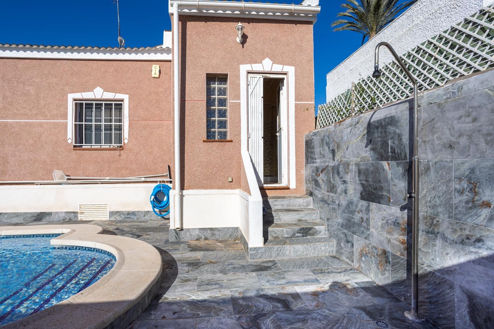 3 chambre Villa/Maison à vendre à Torrevieja avec piscine - 330 000 € (Ref: 9825046)