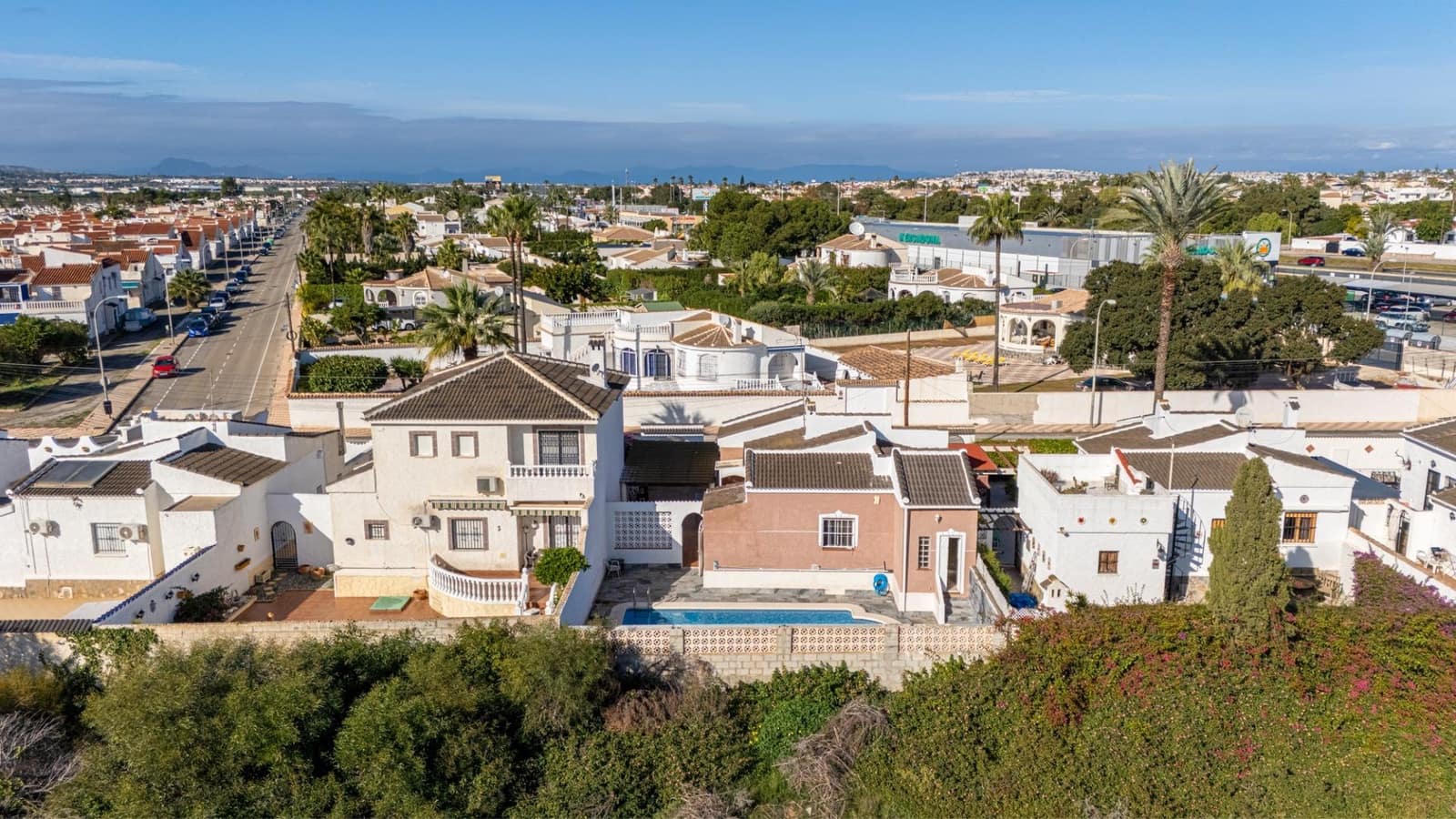 3 chambre Villa/Maison à vendre à Torrevieja avec piscine - 330 000 € (Ref: 9825046)