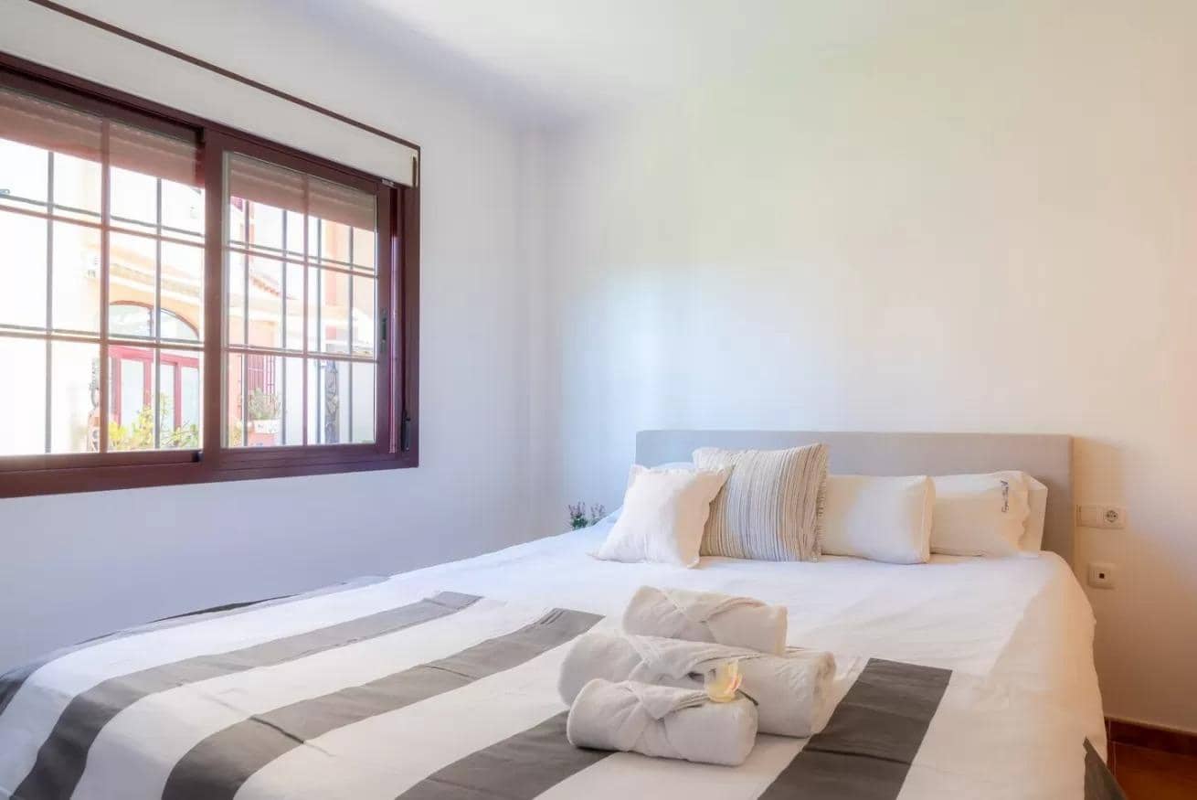2 quarto Bungalow para venda em Torrevieja com piscina - 172 000 € (Ref: 9829362)