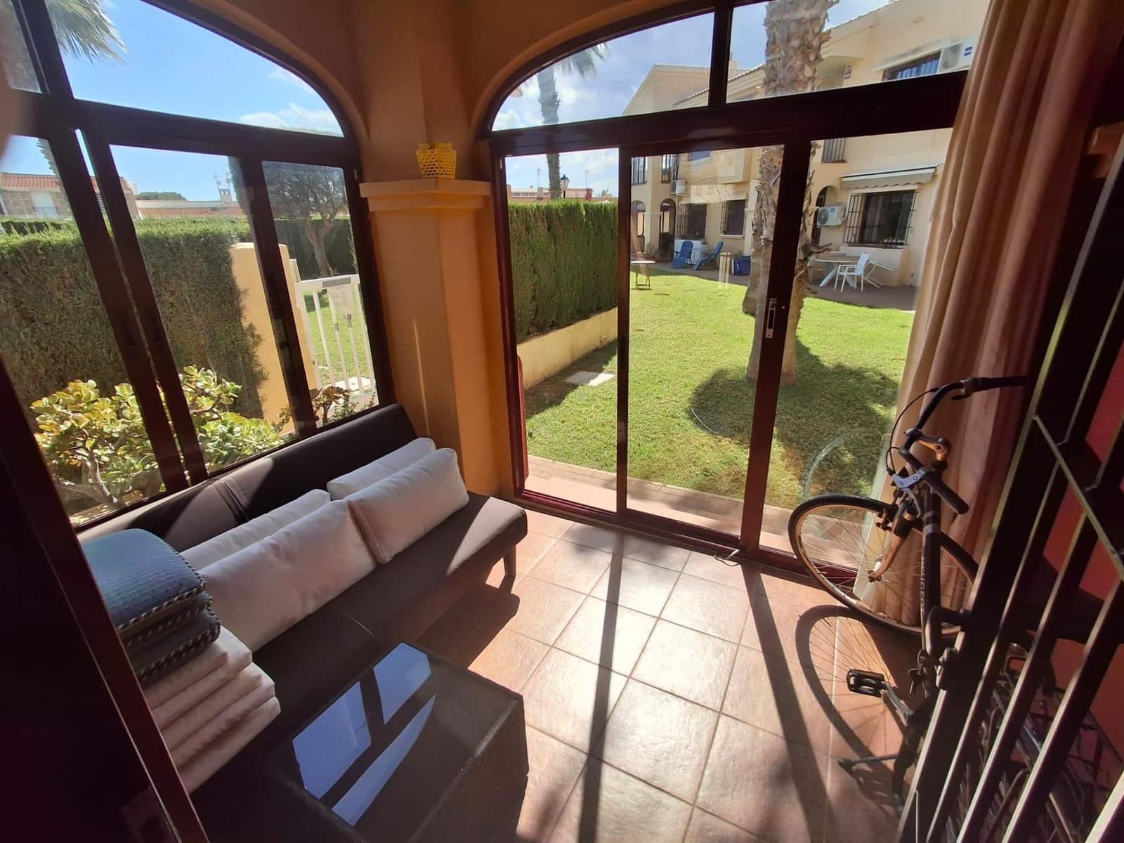 2 quarto Bungalow para venda em Torrevieja com piscina - 172 000 € (Ref: 9829362)