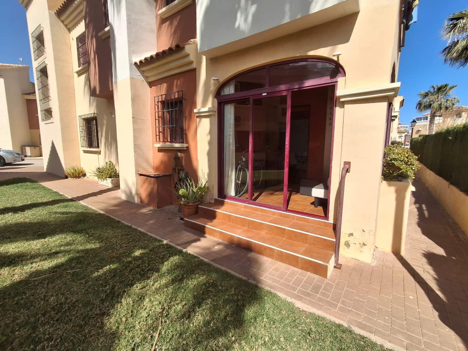 2 quarto Bungalow para venda em Torrevieja com piscina - 172 000 € (Ref: 9829362)