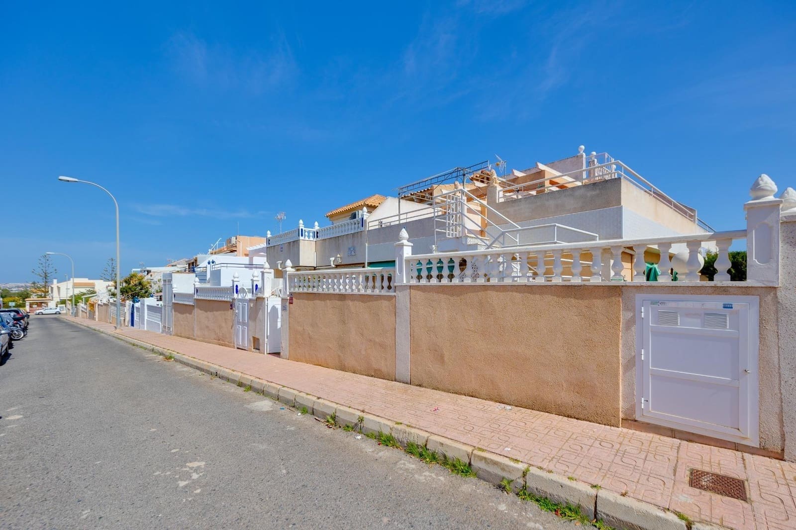 2 soveværelse Rækkehus til salg i Punta Prima med swimmingpool - € 169.900 (Ref: 9829363)