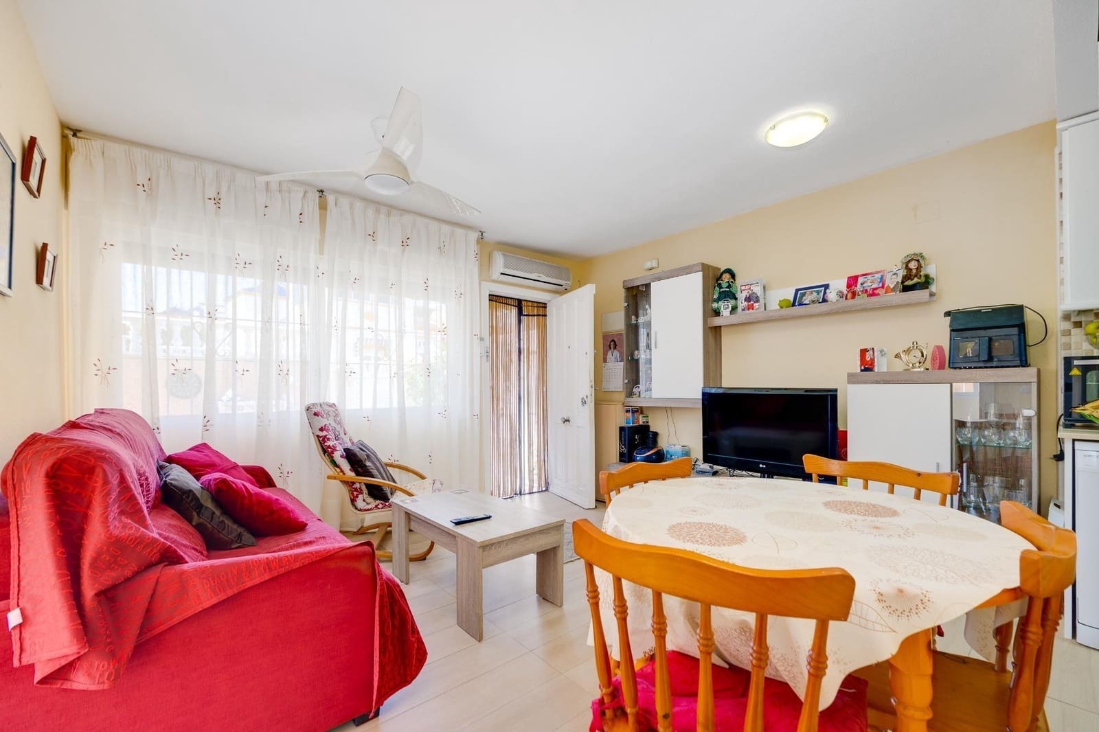 2 soveværelse Rækkehus til salg i Punta Prima med swimmingpool - € 169.900 (Ref: 9829363)