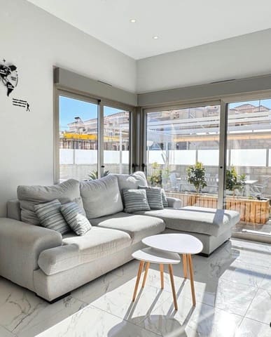 4 soveværelse Villa til salg i Punta Prima, Orihuela med swimmingpool - € 519.000 (Ref: 9833902)