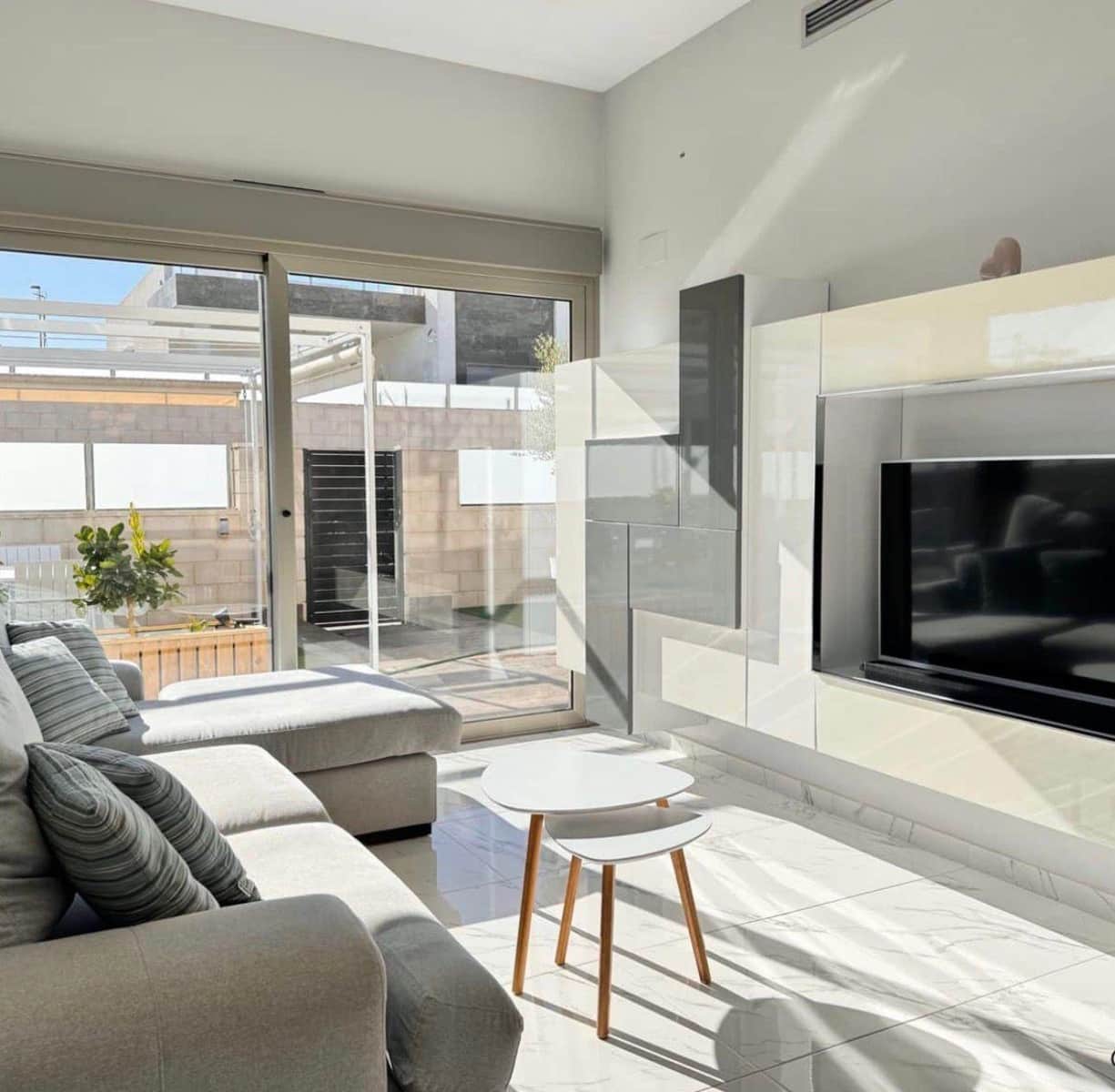 4 soveværelse Villa til salg i Orihuela Costa med swimmingpool - € 519.000 (Ref: 9833902)