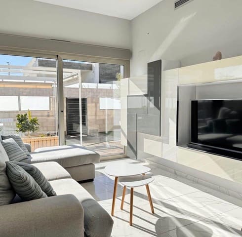 4 soveværelse Villa til salg i Punta Prima, Orihuela med swimmingpool - € 519.000 (Ref: 9833902)