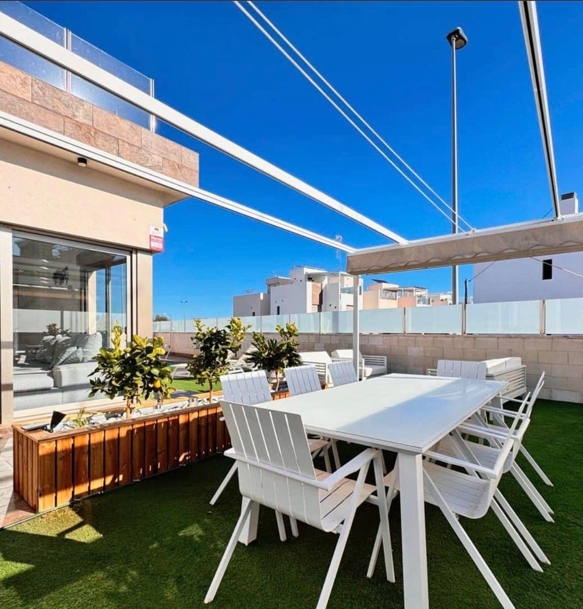 4 soveværelse Villa til salg i Orihuela Costa med swimmingpool - € 519.000 (Ref: 9833902)