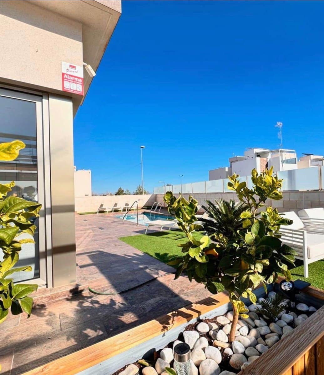 4 soveværelse Villa til salg i Orihuela Costa med swimmingpool - € 519.000 (Ref: 9833902)