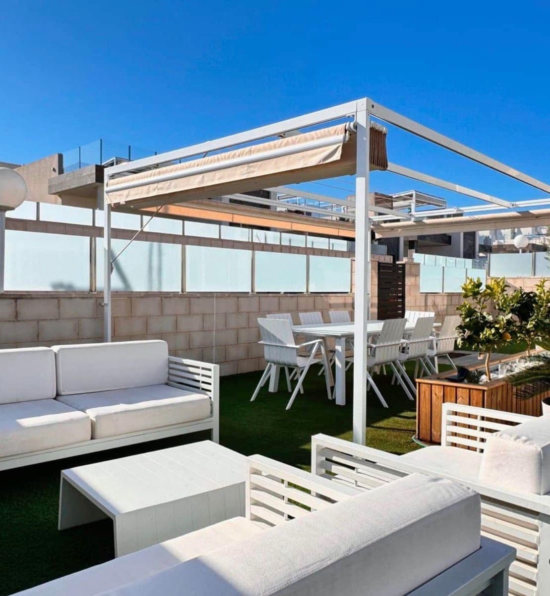4 soveværelse Villa til salg i Orihuela Costa med swimmingpool - € 519.000 (Ref: 9833902)