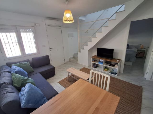 3 makuuhuone Rivitalo myytävänä paikassa Torrevieja mukana uima-altaan - 175 000 € (Ref: 9839515)