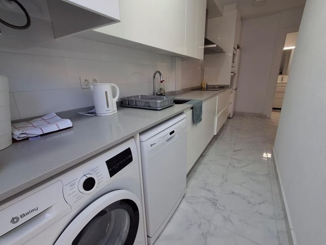 3 makuuhuone Rivitalo myytävänä paikassa Torrevieja mukana uima-altaan - 175 000 € (Ref: 9839515)