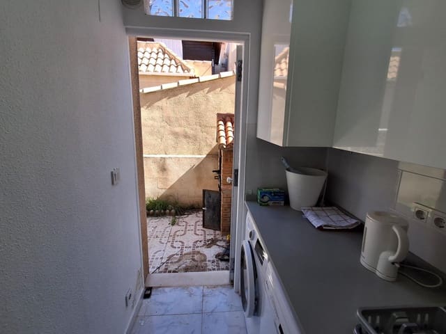 3 makuuhuone Rivitalo myytävänä paikassa Torrevieja mukana uima-altaan - 175 000 € (Ref: 9839515)