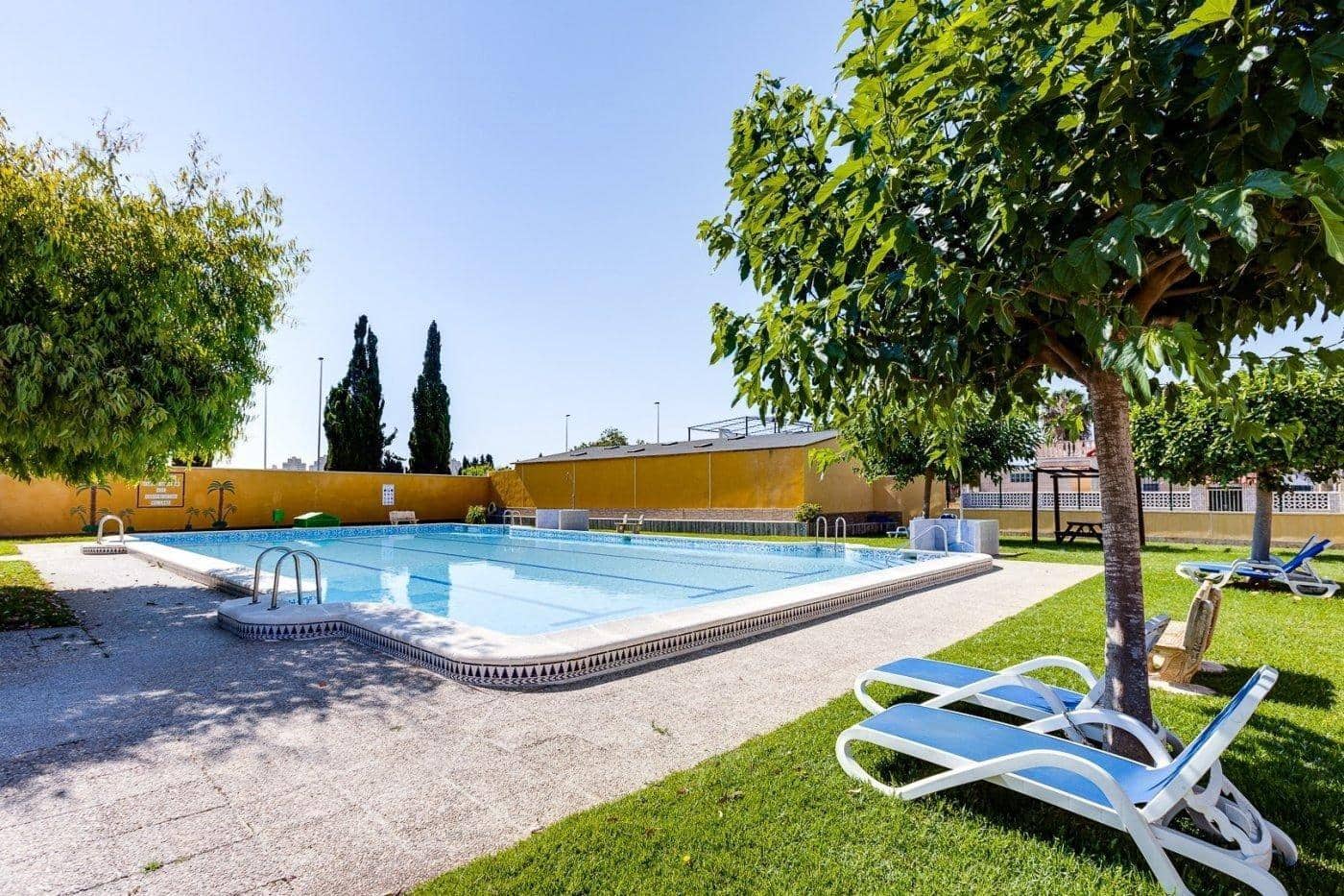 3 makuuhuone Rivitalo myytävänä paikassa Torrevieja mukana uima-altaan - 175 000 € (Ref: 9839515)